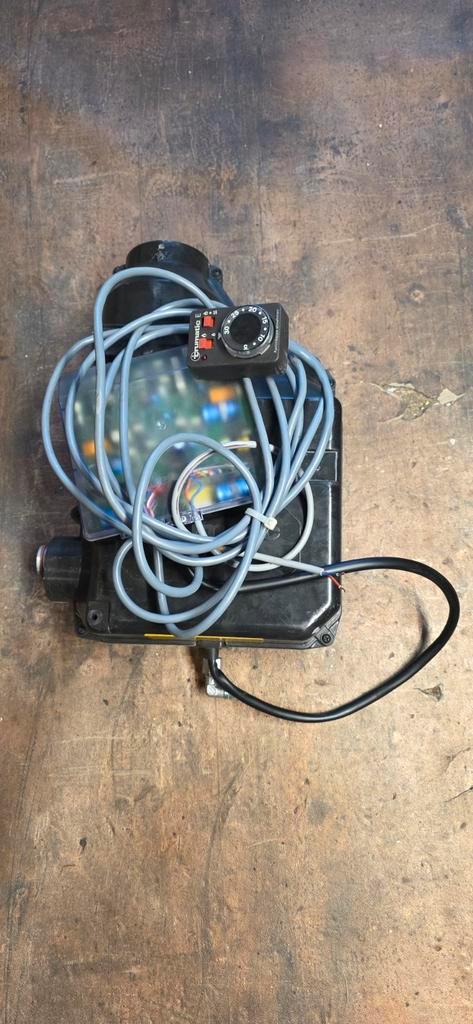 Truma kachel E2400 op 12v en 30mB met bedieningsschakelaar, Caravans en Kamperen, Mobilhome-accessoires, Zo goed als nieuw, Ophalen