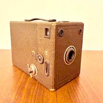 VINTAGE BOX CAMERA KODAK BROWNIE No.2 MODEL D UK ART DECO beschikbaar voor biedingen