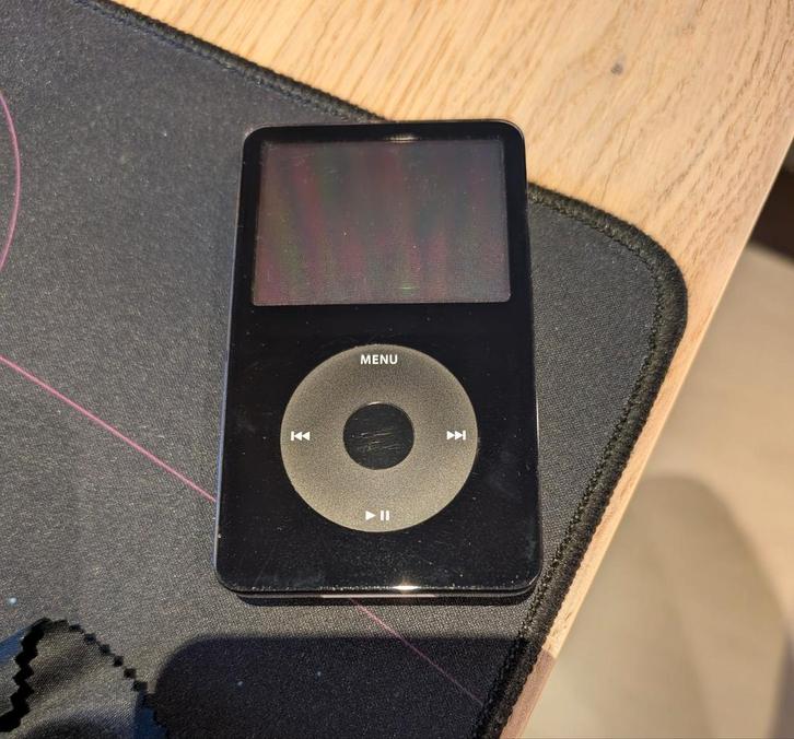 iPod Video 5th Gen 80GB + Universal Dock, Audio, Tv en Foto, Mp3-spelers | Apple iPod, Zo goed als nieuw, Zwart, Ophalen of Verzenden