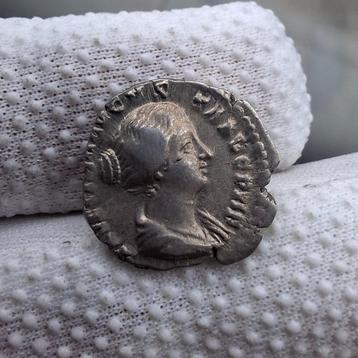 Faustina Minor (147–176 n.Chr.), Romeinse keizerin, denarius beschikbaar voor biedingen