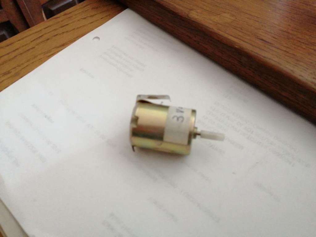 Moteur de modélisme 3V=!! avec pièce d'accouplement hexagona, Autres marques, Enlèvement ou Envoi, Pont, Tunnel ou Bâtiment, Courant continu