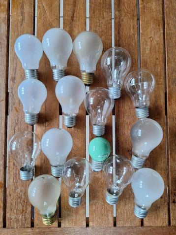 Lot de 16 ampoules vintage avec culot E27.