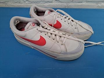 Nike sneakers maat 39 beschikbaar voor biedingen