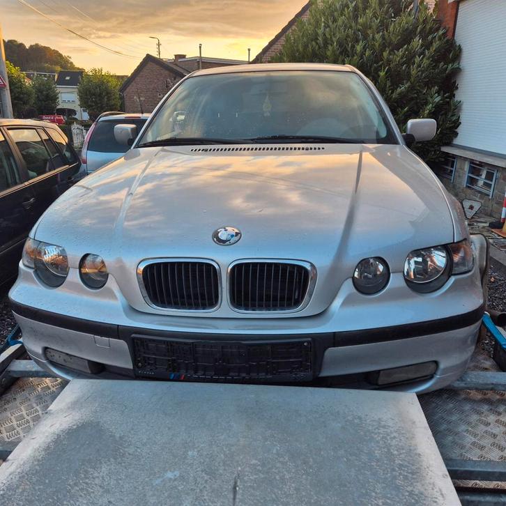 Bmw 1.6 TI 2003 83000km te restaureren, Auto's, BMW, Particulier, Benzine, Euro 4, 3 deurs, Handgeschakeld, Zilver of Grijs, Zwart