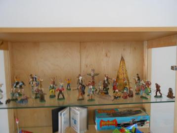 Kleine verzameling oude speelgoed Cow-Boys en Indianen beschikbaar voor biedingen