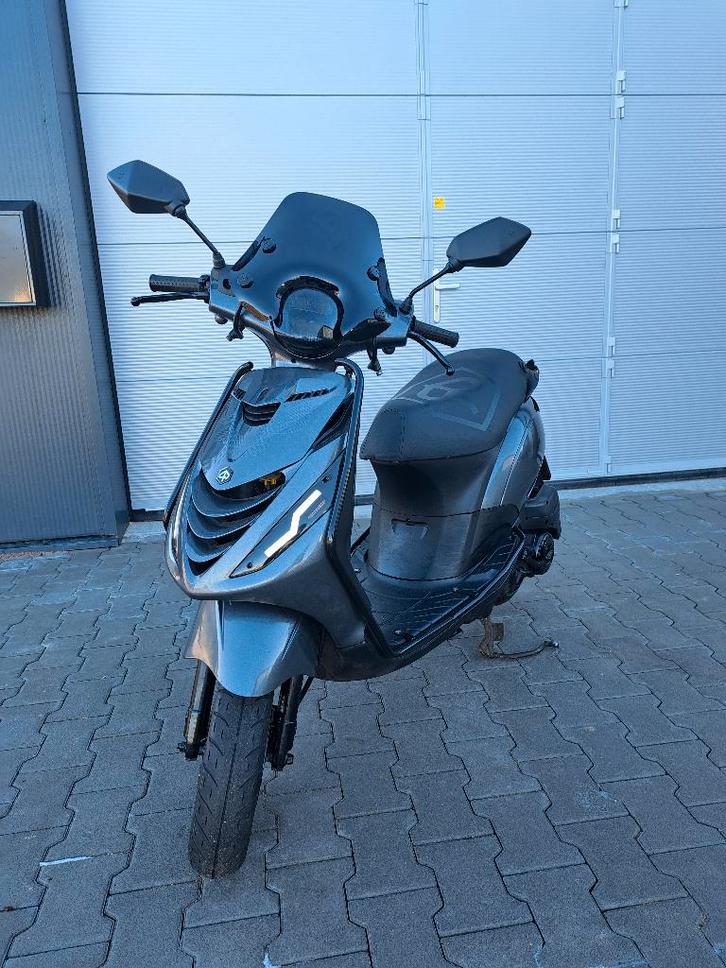 Piaggio Zip 4T Scooter Argaat Grijs FULL LED (B-KLASSE), Fietsen en Brommers, Scooters | Yamaha, Zo goed als nieuw, Overige modellen