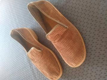 Chaussons taille 37 et taille 38, Enlèvement, Comme neuf