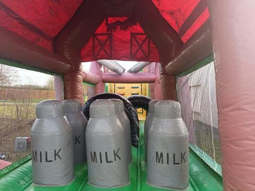 springkasteel boerderij run 17,3 m te koop, Hobby en Vrije tijd, Feestartikelen | Verhuur, Gebruikt, Ophalen