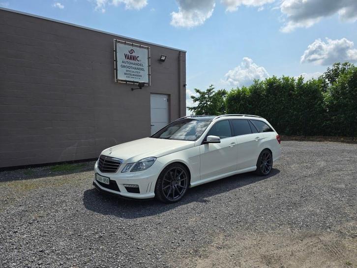 Originele E63 AMG , 6.2 V8 , Unieke wagen , bomvol opties !!, Auto's, Mercedes-Benz, Bedrijf, Te koop, E-Klasse, Keyless entry