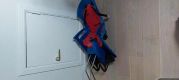 Fietsstoeltje blauw/rood beschikbaar voor biedingen