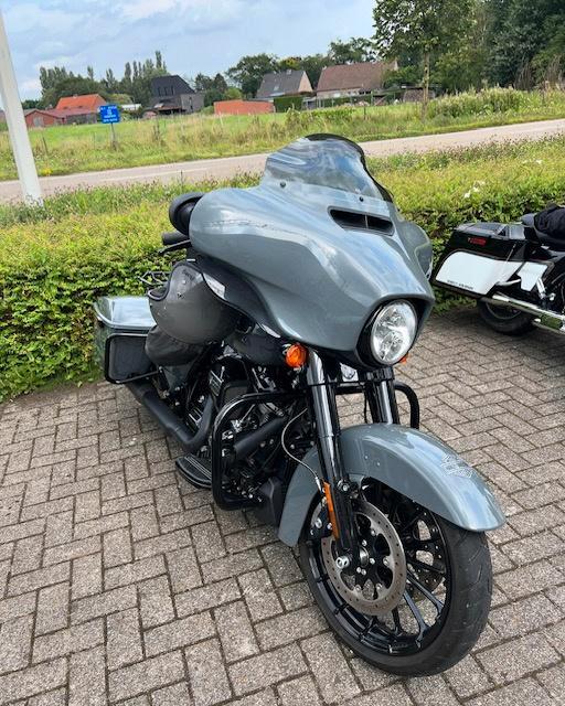 Street Glide Special Nardo Grey, Motoren, Motoren | Harley-Davidson, Particulier, Toermotor, meer dan 35 kW, 2 cilinders, Electronisch instelbare dempers