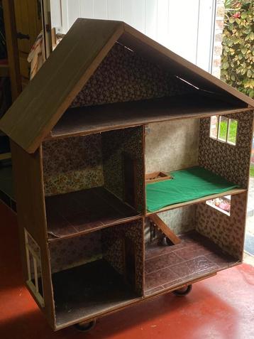 Vintage poppenhuis beschikbaar voor biedingen