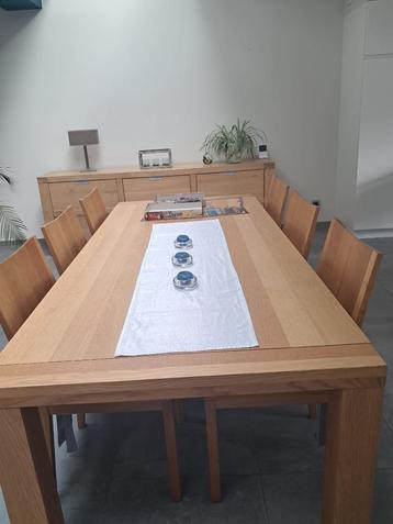 Eetkamer en salontafel in lichte eik beschikbaar voor biedingen
