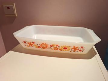beau plat four lasagne arcopal fleur vintage, Enlèvement ou Envoi