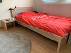 Gratis bed met nachtkastje (zonder matras of lattenbodem), Huis en Inrichting, Slaapkamer | Complete slaapkamers, Ophalen, Gebruikt