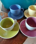 4 gekleurde mini tasjes + bordjes, Huis en Inrichting, Ophalen of Verzenden, Zo goed als nieuw, Effen, Kop(pen) en/of Schotel(s)