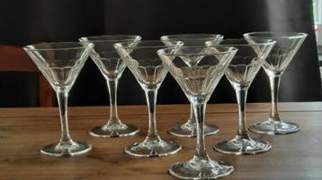 7 verres à cocktail / martini. TBE.