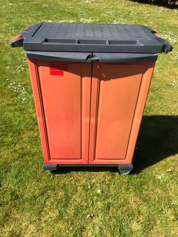 Opberg/werkkast pvc beschikbaar voor biedingen