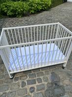 Kinderbedje 1m20 x 60 op wielen, Comme neuf, Matelas, Enlèvement ou Envoi