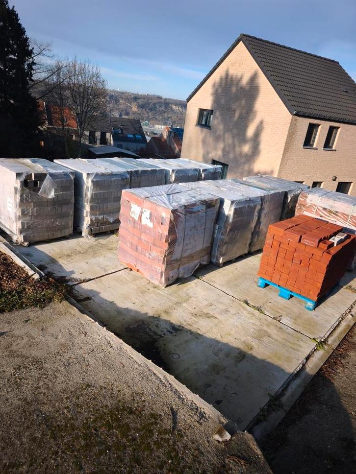 Palettes de briques grises et rouge, Doe-het-zelf en Bouw, Metselstenen, Nieuw, Beton, Ophalen