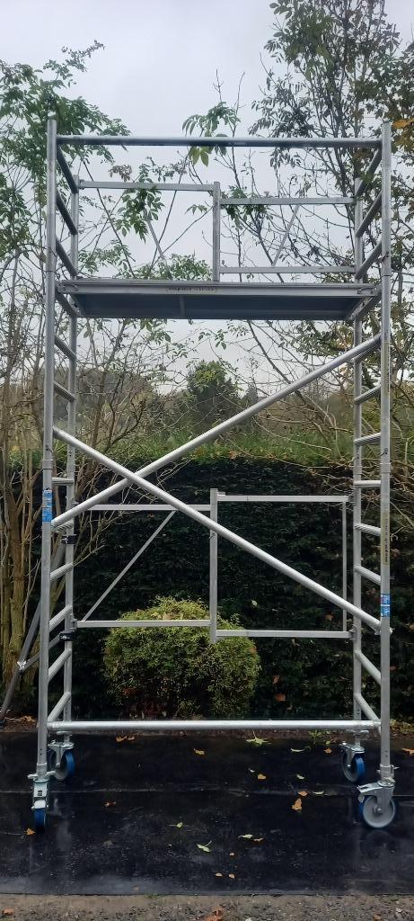 Echafaudage pliable aluminium, Doe-het-zelf en Bouw, Ladders en Trappen, Ladder, Ophalen