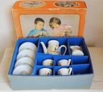 11 delig retro kinderservies in originele doos, Kinderen en Baby's, Ophalen of Verzenden, Zo goed als nieuw, Overige materialen