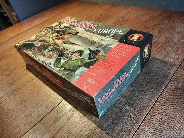 Axis and Allies Europe, Hobby en Vrije tijd, Gezelschapsspellen | Bordspellen, Zo goed als nieuw, Drie of vier spelers, Ophalen of Verzenden