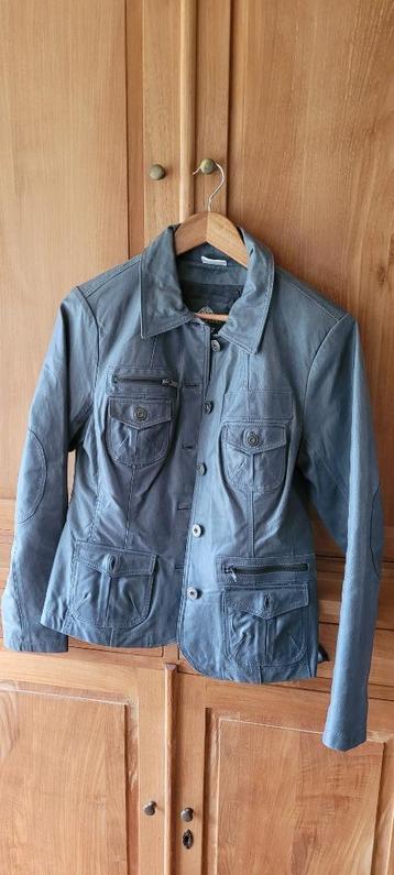 jeans jasjes + leren jasje beschikbaar voor biedingen