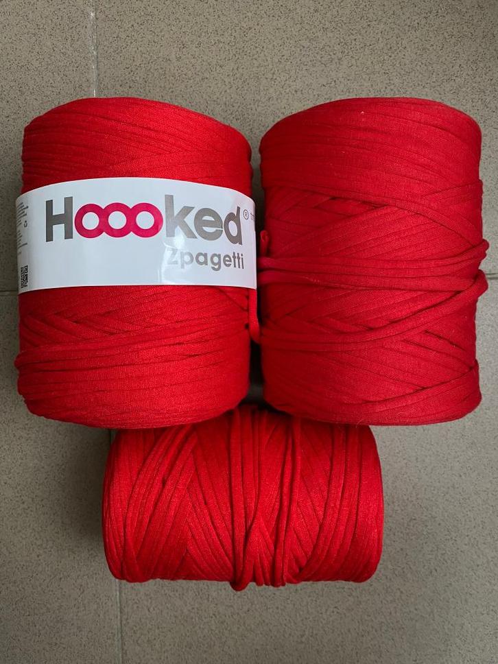 Lot de 3 cônes rouges de Hoooked Zpagetti dont 2 entamés, Hobby en Vrije tijd, Breien en Haken, Zo goed als nieuw, Ophalen