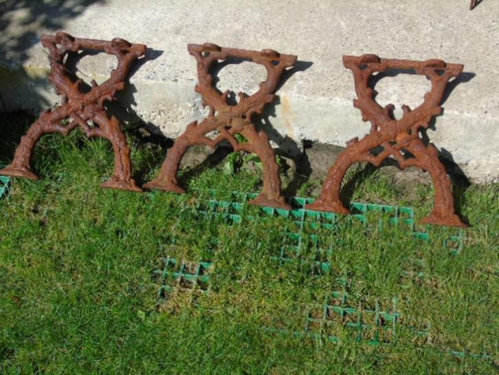 3 gietijzeren bankpoten voor een bank zonder rugleuning!, Antiek en Kunst, Curiosa en Brocante, Ophalen