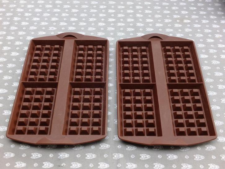Lot de 2 moules à gaufres Tupperware MultiFlex en silicone, Huis en Inrichting, Keuken | Tupperware, Nieuw, Overige typen, Bruin