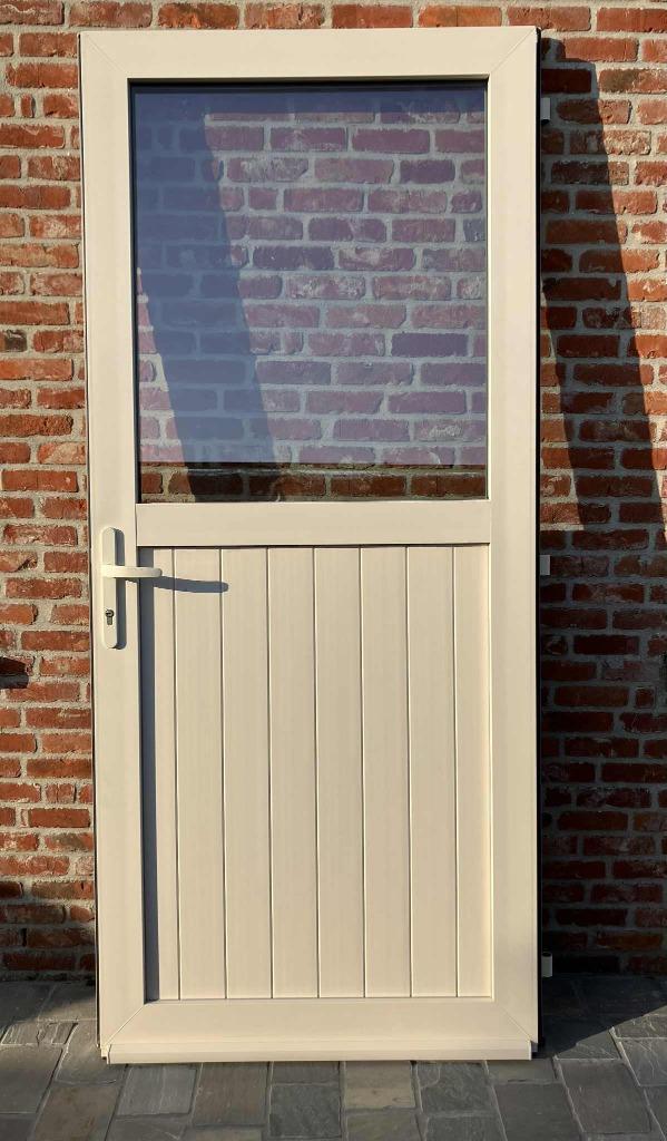 Buitendeur voor achter- of zijgevel. Dorpel inbegrepen., Doe-het-zelf en Bouw, Deuren en Vliegenramen, Gebruikt, Buitendeur, 215 cm of meer