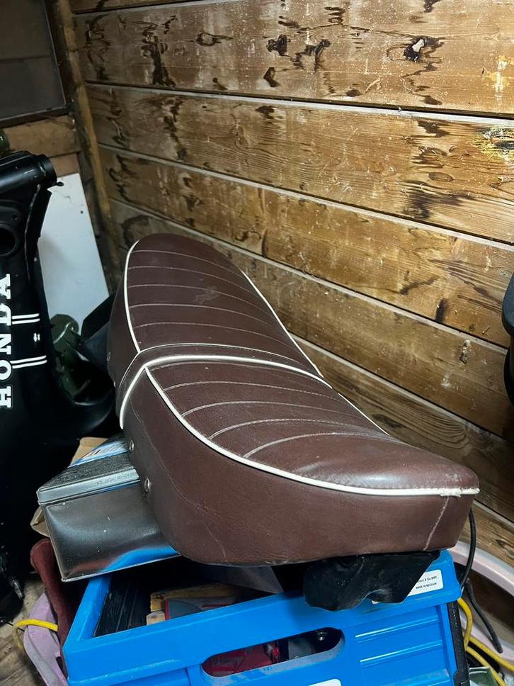 Zadel dax, Fietsen en Brommers, Snorfietsen en Snorscooters, Zo goed als nieuw, Ophalen