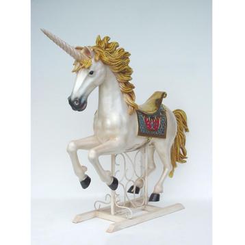 Unicorn on Metal Base – Paard beeld lengte 190 cm beschikbaar voor biedingen