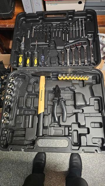 Valise avec son contenu beschikbaar voor biedingen