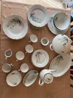 Servies met gouden rand en bloemenmotief, Ophalen