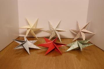 Kerst origami ster Diverse kerst motieven €.1,00 En kleuren  disponible aux enchères