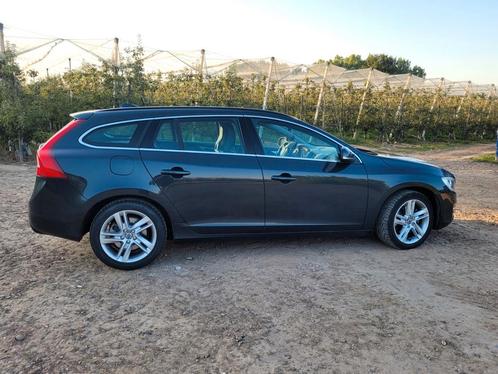 Volvo v60 d2, Auto's, Volvo, Particulier, V60, Bluetooth, Navigatiesysteem, Trekhaak, USB, Diesel, Ophalen