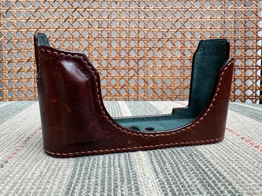 Nieuwstaat Arte di mano Rally Volpe Half Case Leica M11, Audio, Tv en Foto, Foto | Cameratassen, Zo goed als nieuw, Ophalen of Verzenden