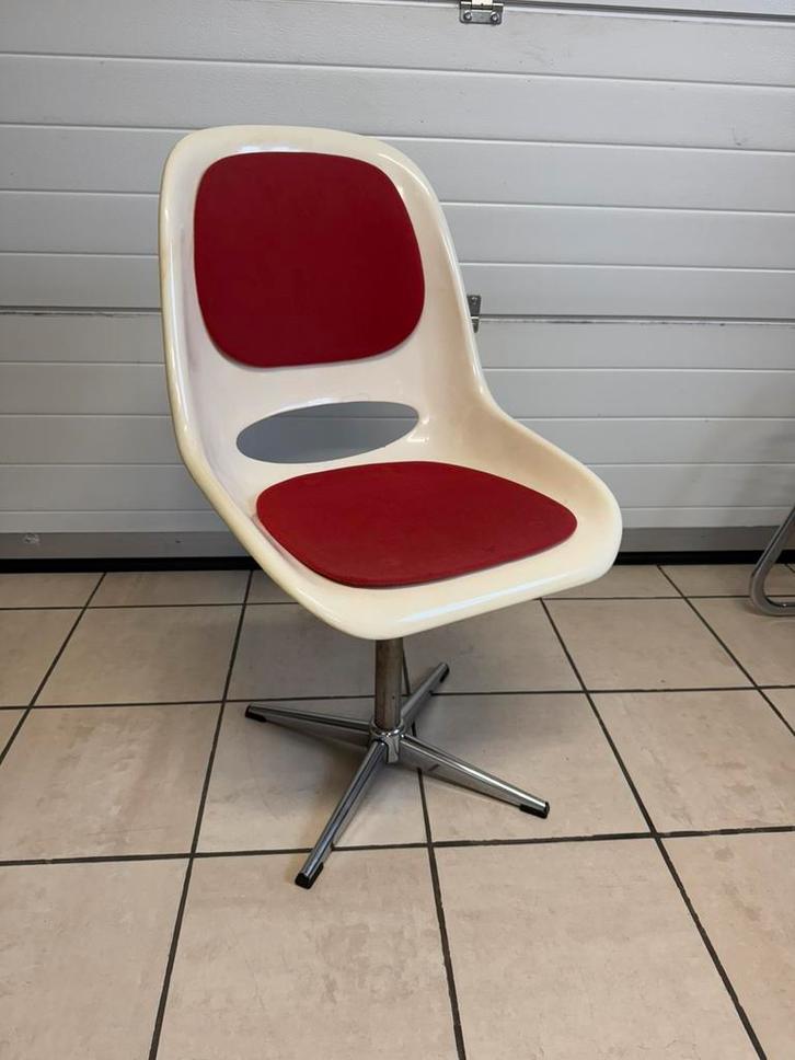 Prachtige draaistoel uit de ruimtetijd, Huis en Inrichting, Stoelen, Zo goed als nieuw, Kunststof, Ophalen