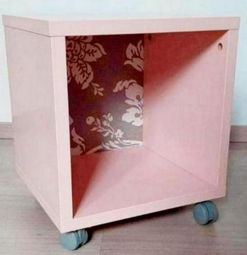 Ikea/nachtkastje op wieltjes beschikbaar voor biedingen