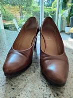 Cognac-kleurige Voltan pumps: maat 39, Kleding | Dames, Ophalen of Verzenden, Zo goed als nieuw, Pumps