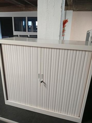 Witte roldeurkast als nieuw!  beschikbaar voor biedingen