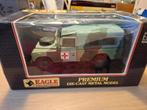 Land Rover Series 3 109 Red Cresents Temperate Camouflage 1/, Hobby en Vrije tijd, Modelauto's | 1:18, Verzenden, Zo goed als nieuw