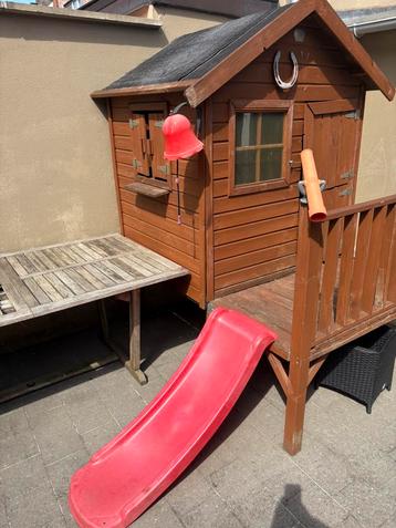 Houten speelhuis  beschikbaar voor biedingen