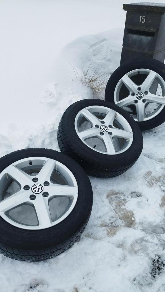 Jantes VW 17 avec pneus hiver suv ou camionnette, Autos : Pièces & Accessoires, Pneus & Jantes, Pneu(s), Pneus hiver, Utilisé