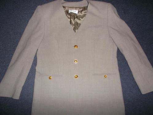 Delmod vintage jasje mt D 38  beige ,nooit gedragen 5 €, Kleding | Dames, Jasjes, Kostuums en Pakken, Nieuw, Jasje, Maat 38/40 (M)