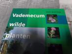 vademecum wilde planten (Arie koster), Boeken, Natuur, Zo goed als nieuw, Bloemen, Planten en Bomen, Ophalen