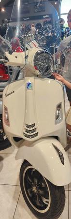 Piaggio Vespa 300 GTS, Scooter, 300 cc, 4 cilinders, Motorrijbewijs A