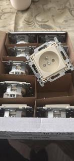 Nieuw Niko-stopcontact in crème, Ophalen, Nieuw, Stekker